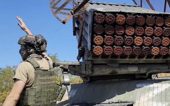 Загарбники обстріляли Дніпропетровську область: пошкоджено птахофабрику і адмінбудівлю