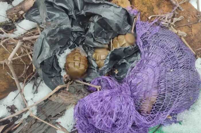 У Києві чоловік виявив на вулиці пакунок із гранатами