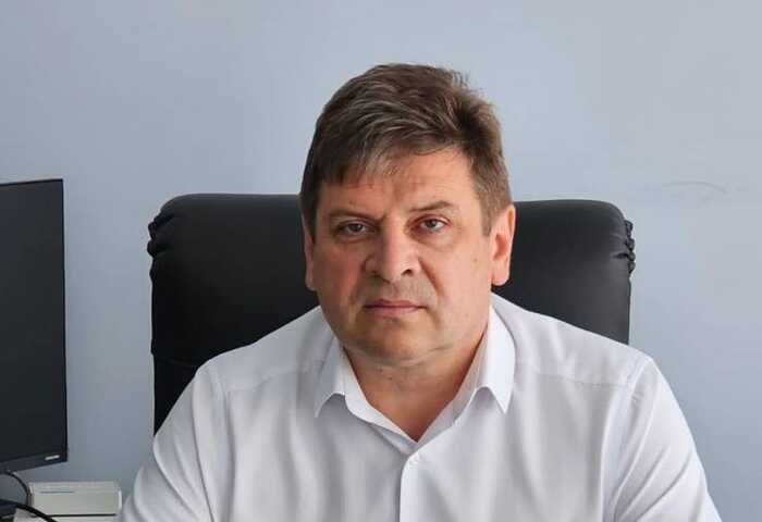 Начальник сервісного центру МВС у Хусті намагається розділити з дружиною недобудований будинок