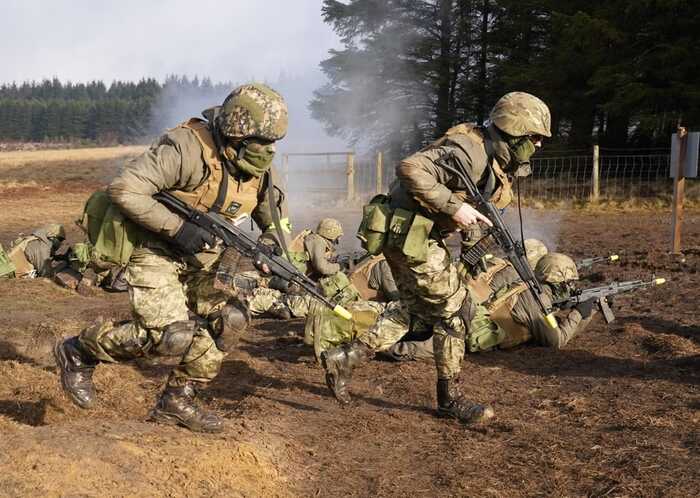 Британська армія зіткнулась з несподіваними проблемами в навчанні операторів дронів, — FT