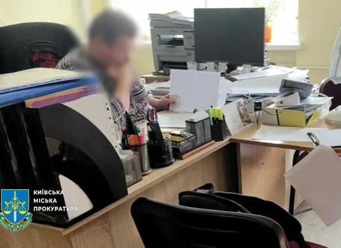 У Києві купили одноразовий посуд для укриттів за завищеними цінами