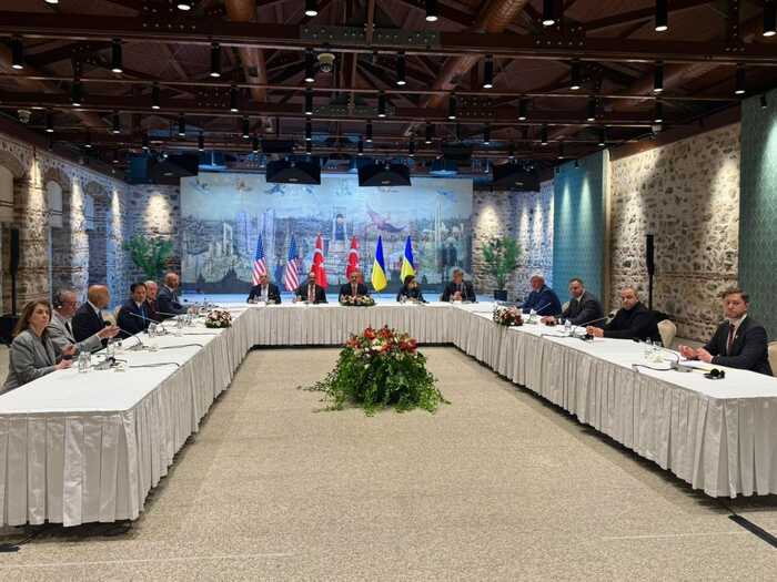 Переговори між українською та російською делегаціями у Стамбулі завершилися — Reuters