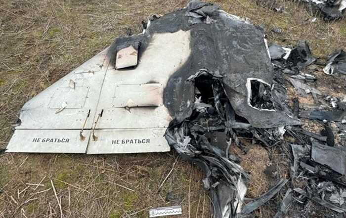 У Києві внаслідок падіння уламків дронів є пошкодження та поранені