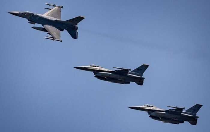 Польща підняла винищувачі через російську атаку по Україні