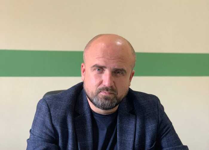 Науковець із екскаватором: проректор податкового університету Роман Брижак володіє автопарком на мільйони гривень