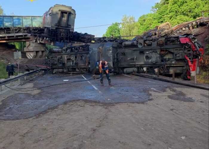 Обидва мости вночі було підірвано, розслідують як теракт, — росЗМІ