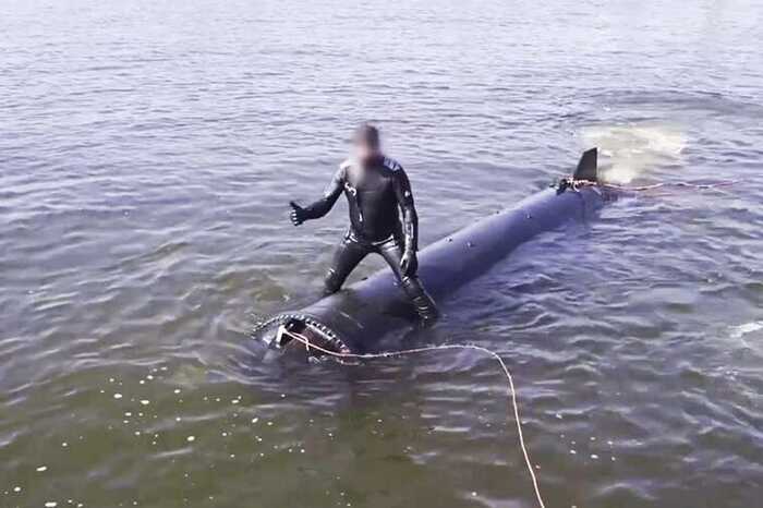 Опубліковано відео українського підводного дрона «Марічка», який міг вразити Кримський міст