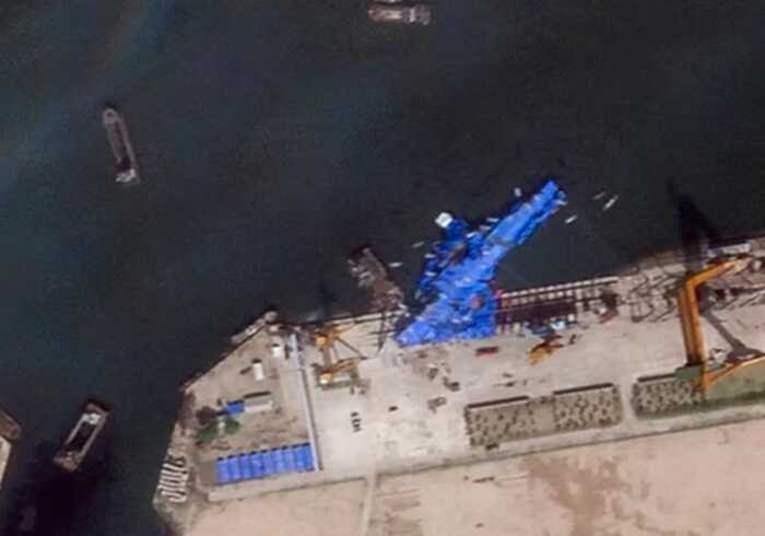 У КНДР підняли есмінець після невдалого спуску на воду