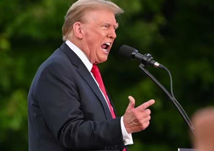 "Та він збожеволів!": Трамп відповів на випади Маска