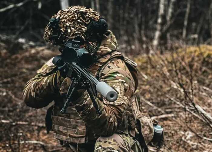 Бійці 63-ї ОМБр урятували полоненого російського військового, якого намагалися вбити власні "товариші"