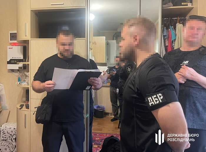 ДБР повідомило про підозру адвокату з Дніпра, який безпідставно набув 21 квартиру та інші активи