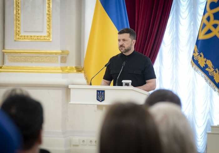 Зеленський вручив державні нагороди військовим та сім’ям Героїв України