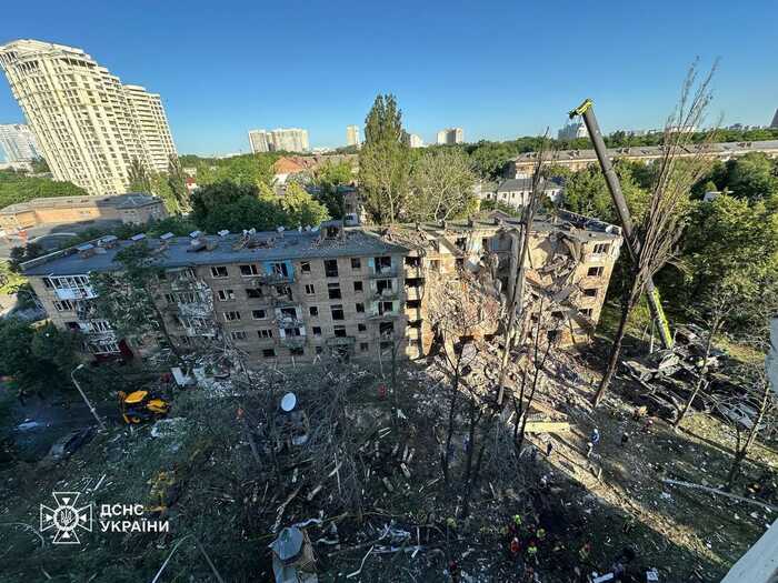 Клименко: ракета, що влучила в п’ятиповерхівку в Києві, пробила її до фундаменту