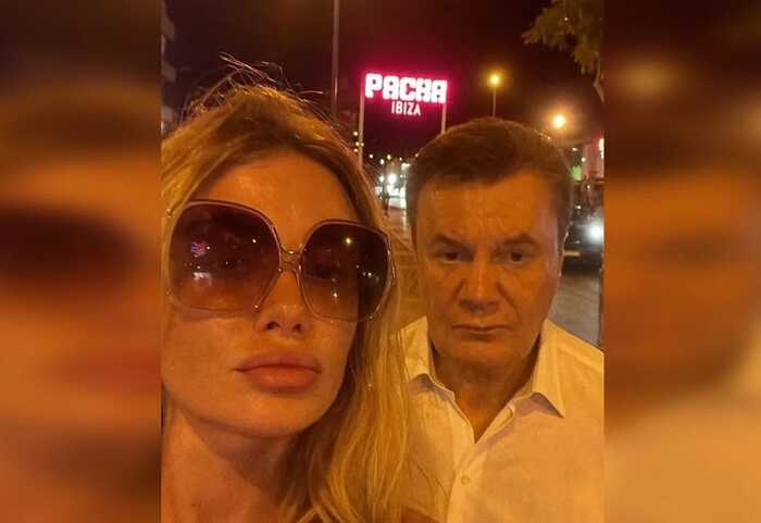 Співачка Слава Камінська виклала фото з нібито Януковичем біля бару на Канарах