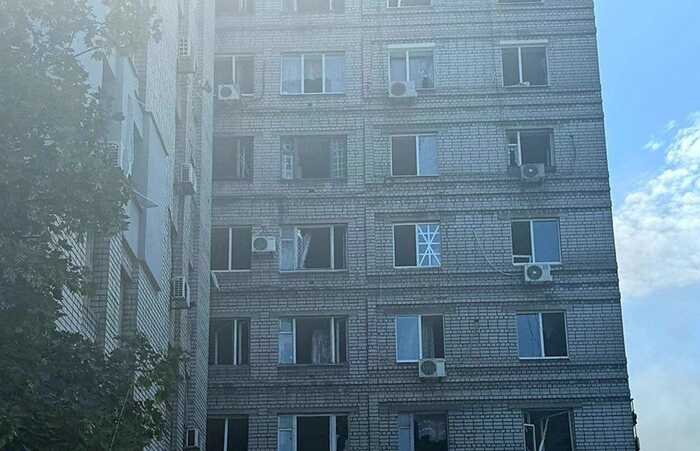 Окупанти завдали ракетного удару по Дніпру: повідомляють про приліт в житловому кварталі та біля потяга