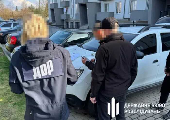 На Закарпатті судитимуть правоохоронця за організацію втечі чоловіків до Словаччини