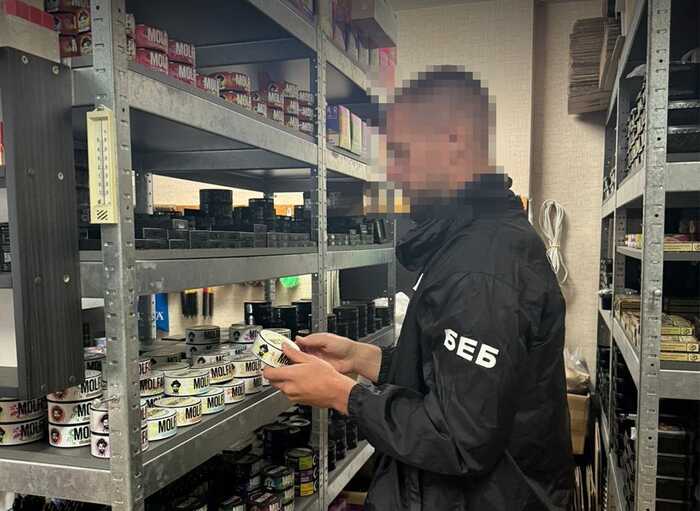 БЕБ викрило нелегальних торговців тютюновими виробами на Київщині та вилучили контрафакту на 4 мільйони
