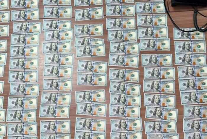У Києві дівчина вкрала 50 тисяч доларів під час першого побачення