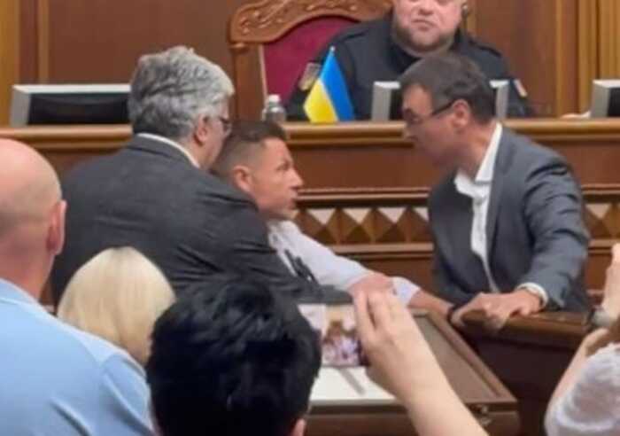 У парламенті спалахнула сутичка між Гончаренком та Гетманцевим під час обговорення аграрних правок