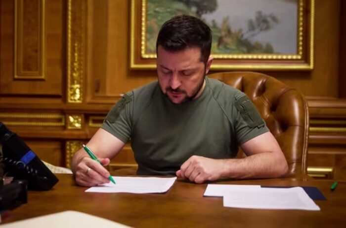 Зеленський ввів у дію санкції РНБО проти Балашова, Королевської й Латиніної
