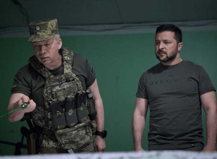 Зеленський і Сирський обговорили далекобійні удари по логістиці ворога