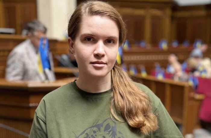До протестів у Києві приєдналась нардепка Безугла та викликала обурення учасників акції