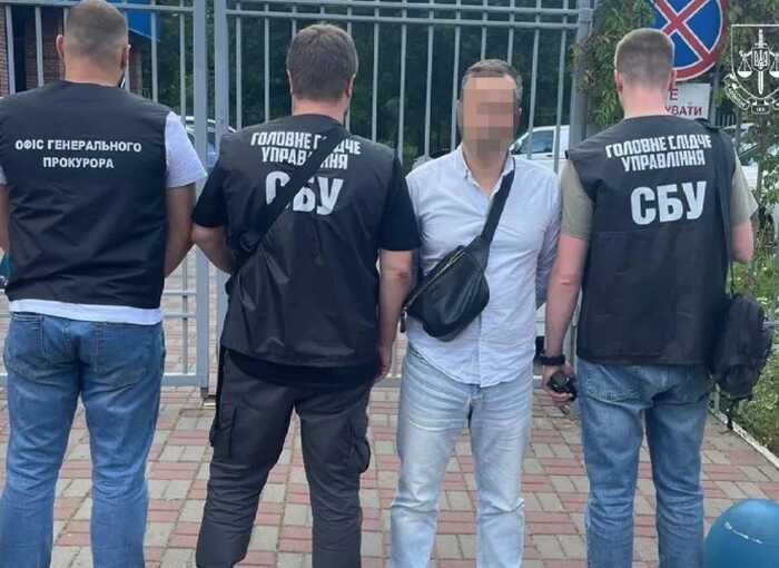 У Києві викрили керівника збірного пункту ТЦК на хабарі 3500 доларів