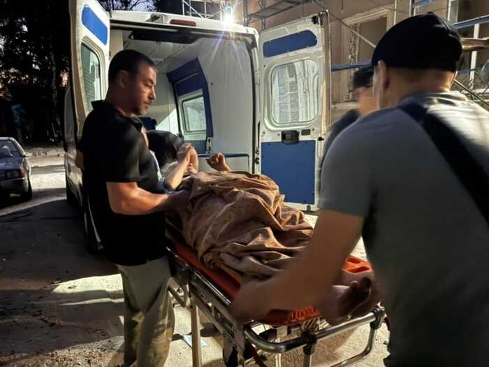 Окупанти завдали ракетного удару по Кам’янському: пошкоджено лікарню, є загиблі