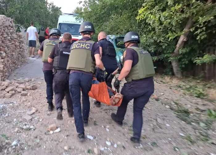 Російська армія обстріляла Нікополь: загинула жінка, також поранено чоловіка