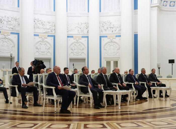 Російська еліта готова погодитися на будь-який результат війни — The Economist