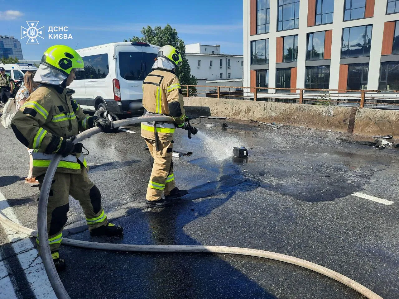 У Києві сталась масштабна аварія, є постраждалі. Фото і відео